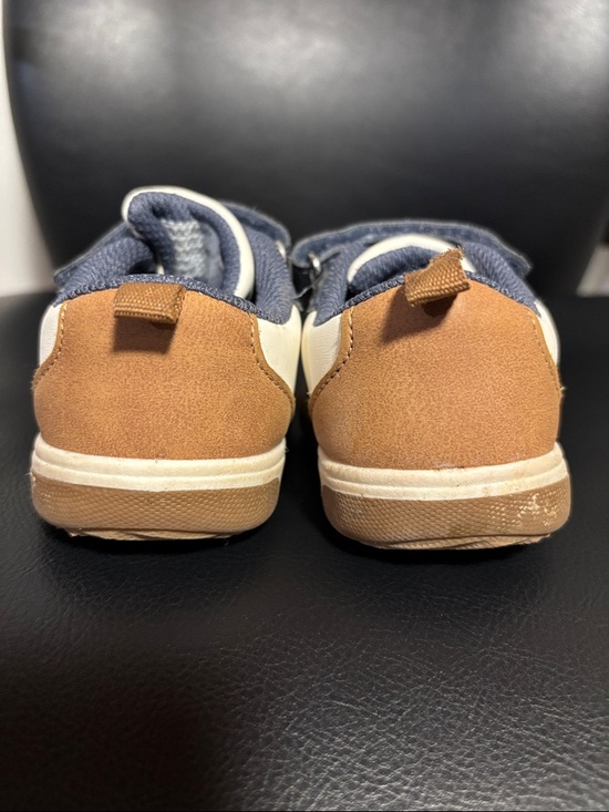 5/$25 Kids Casual Velcro Sneakers in Blue and Cream - Picture 3 of 8